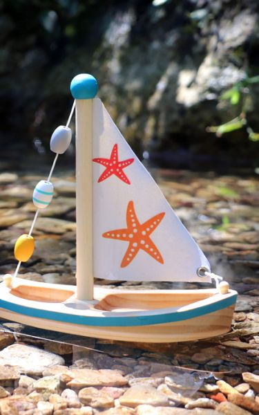 Wasserspielzeug Segelboot